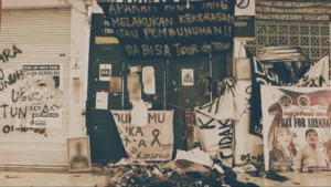 Still (4) - Peluit Panjang (The Whistle Starts Whispering)
